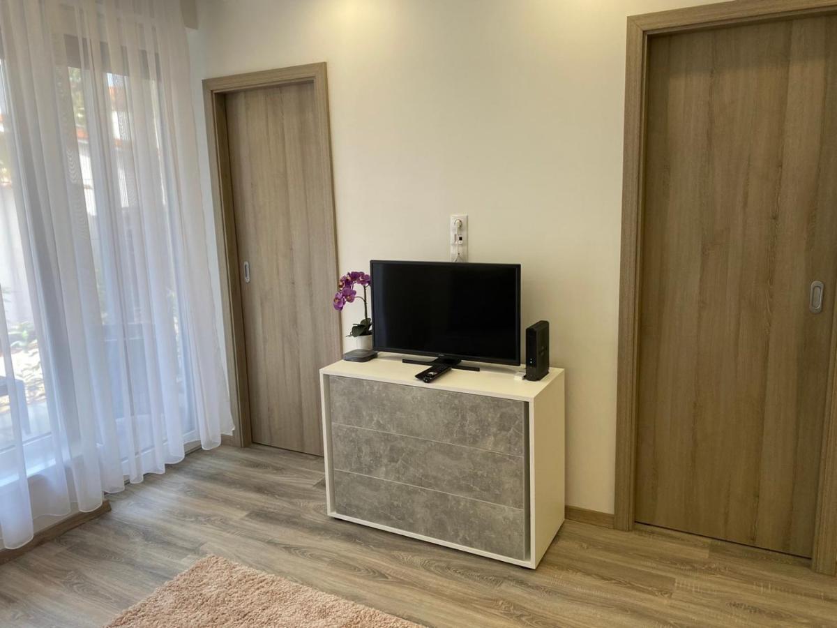 Oasis Apartman Hajduszoboszlo Ngoại thất bức ảnh