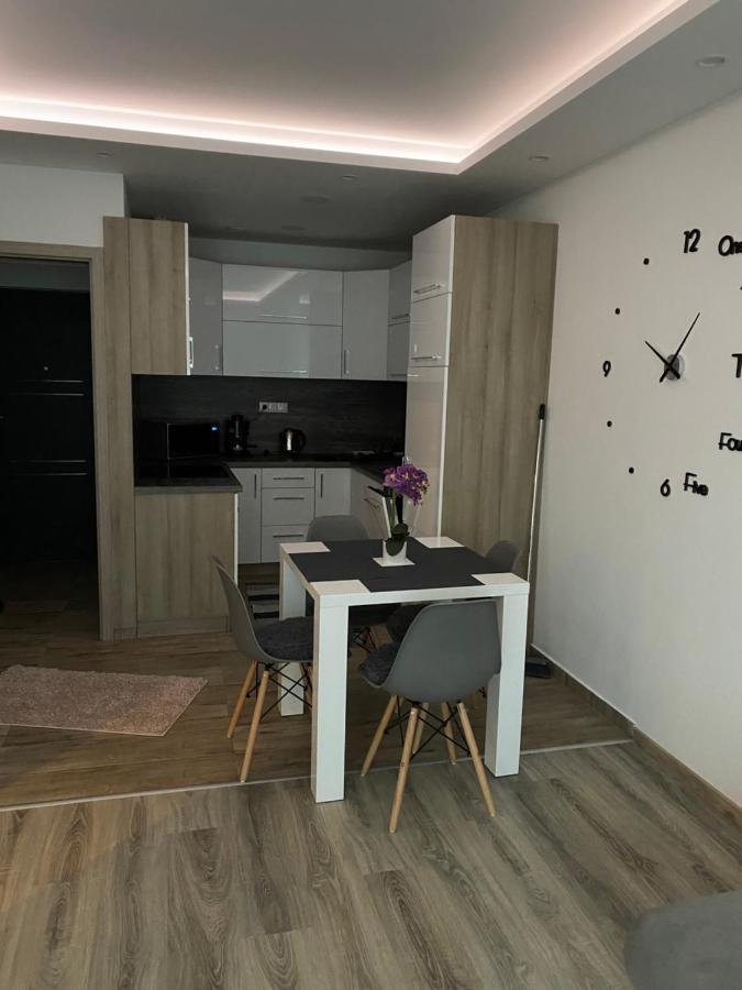 Oasis Apartman Hajduszoboszlo Ngoại thất bức ảnh