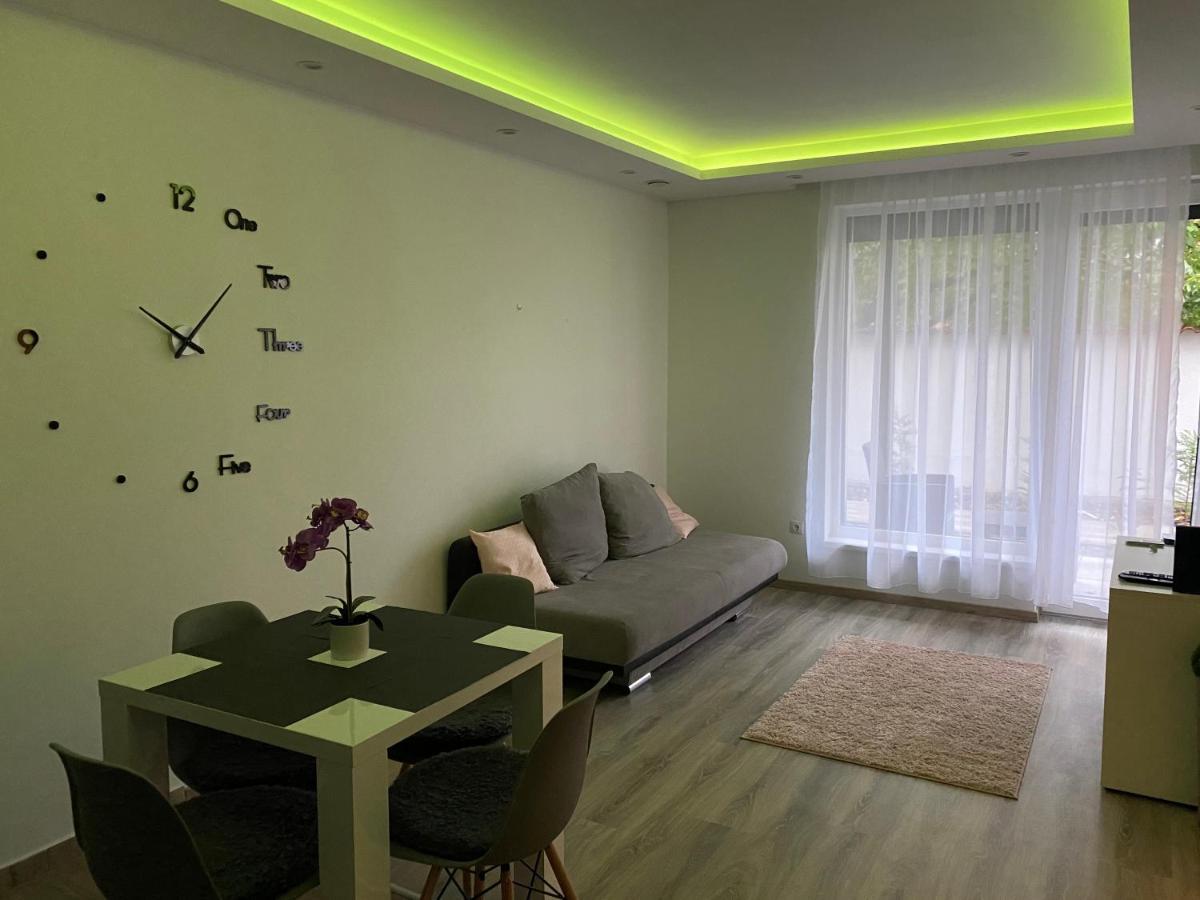 Oasis Apartman Hajduszoboszlo Ngoại thất bức ảnh