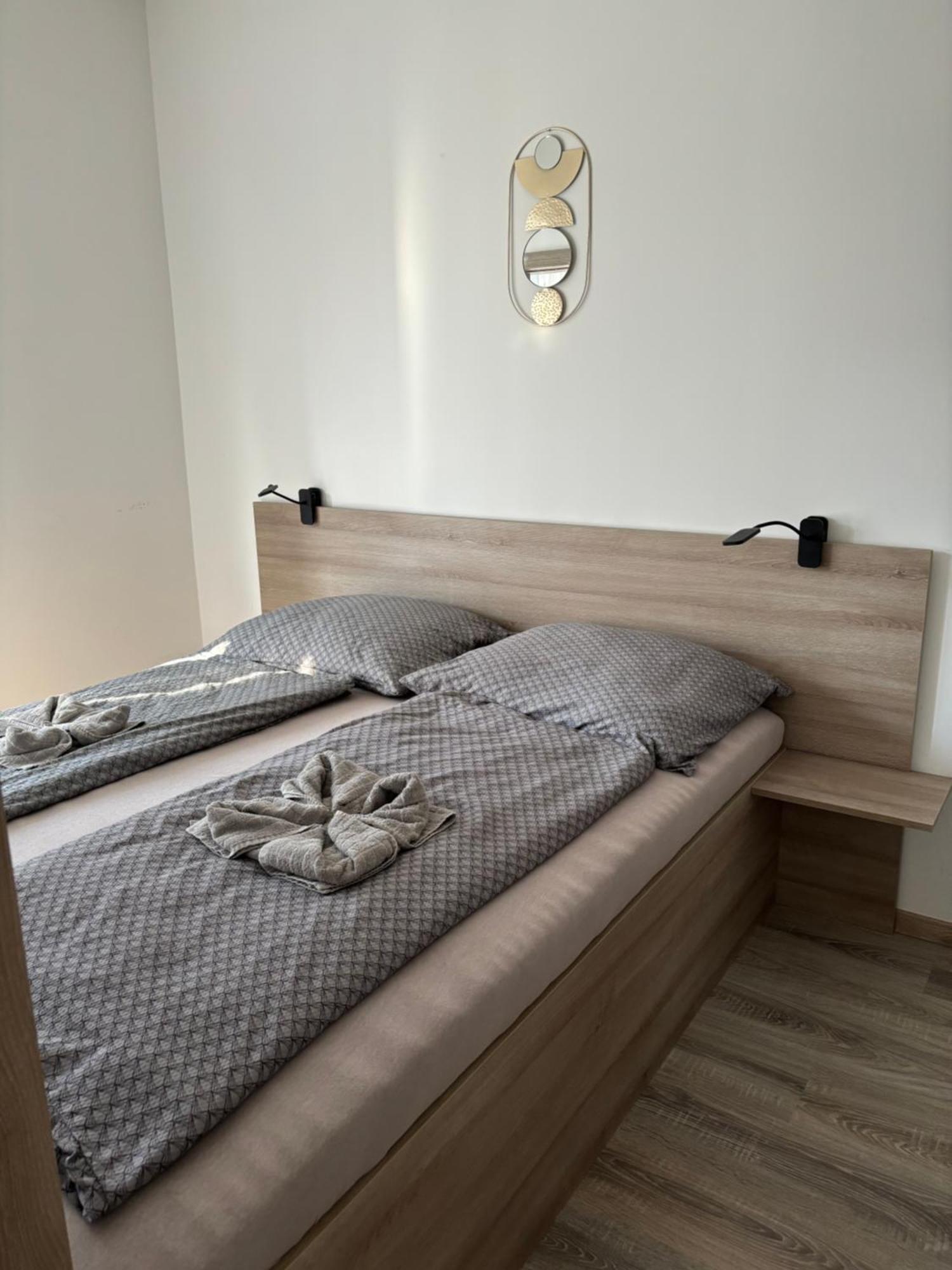 Oasis Apartman Hajduszoboszlo Ngoại thất bức ảnh